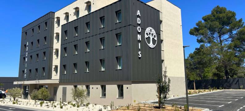 阿多尼斯勒卡斯特莱(Adonis le Castellet)图片