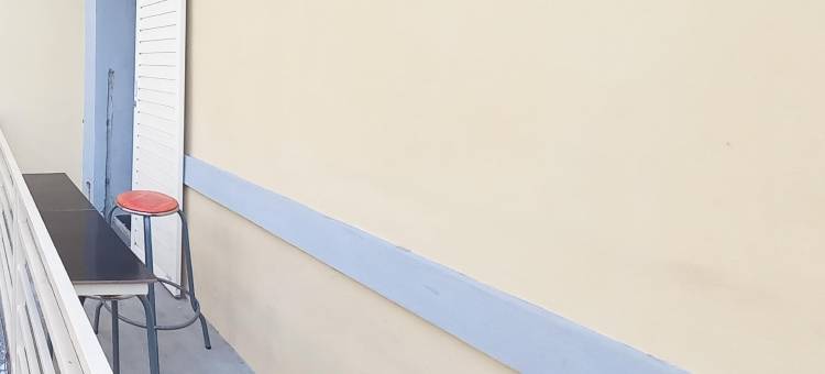 红门酒店@德卢克斯酒店-近普拉巴亚布努拉西车站(RedDoorz at Deluxe Hotel Near Terminal Purabaya Bungurasih)图片