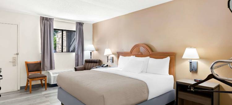 克利夫兰机场品质酒店(Quality Inn Cleveland Airport)图片