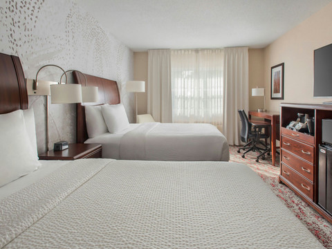 大巴灵顿莱诺克斯/伯克希尔万枫酒店及套房