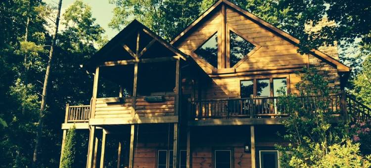 莱克城豪华(热水浴缸、私人船位、绝美山景)木屋，可住10人(Luxury Lake Chalet Hot Tub Private Boat Slip  Amazing Mountain View’s Sleeps 10)图片