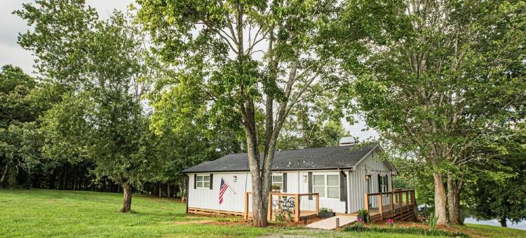 Ruth's Cottage at Addis Acres/Newly Renovated/Firepit/Private Pond/2BR/2BA/Deck图片