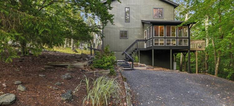 Saw Creek Chalet • Pools • Lake • Firepit • Deck • Gas Grill • by Bushkill Falls图片
