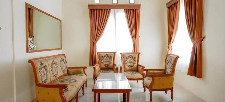 红多兹卡兰甘亚尔 45 号体育场附近酒店(RedDoorz Near Stadion 45 Karanganyar)图片