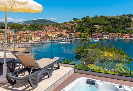 Hotel Plaza Hotel Overview