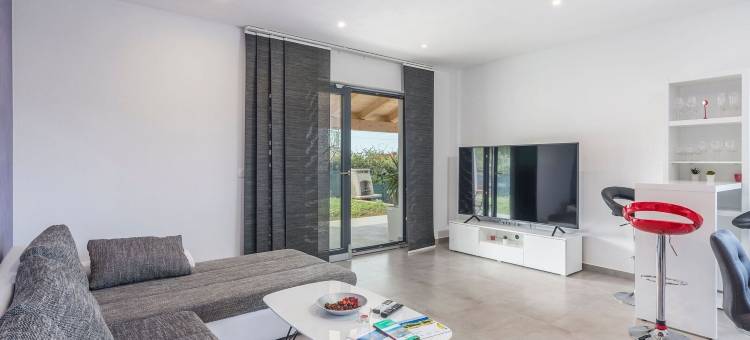 诺维格勒的别墅，带私人泳池和海滩(Villa in Novigrad with Private Pool and Beach)图片