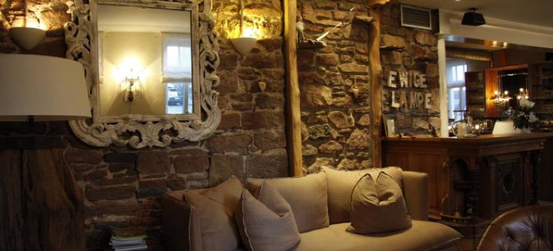 海明威路兰佩祖尔永恒酒店(Zur Ewigen Lampe Romantisches Landhotel & Restaurant)图片