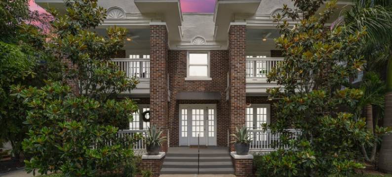 Charming Retreat with Private Balcony and Garden Oasis - Gorgeous Escape图片