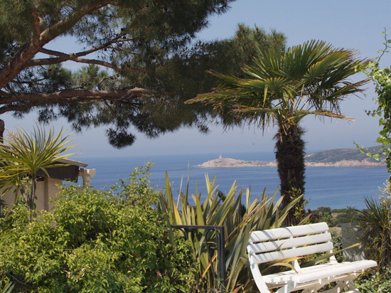 圣皮埃尔田野酒店