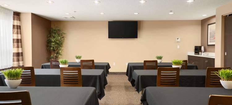 布莱克法尔德-雷德迪尔北麦客达套房酒店(Microtel Inn & Suites by Wyndham Blackfalds Red Deer North)图片