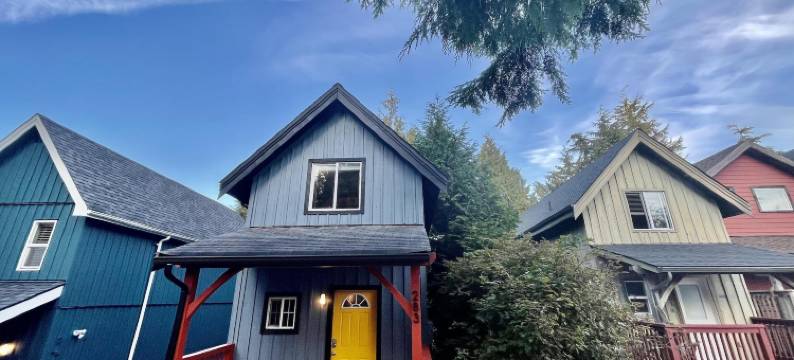 黑熊小屋酒店(Waterfront Timber Frame Cottage!)图片