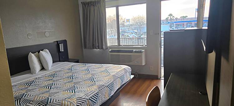 丽笙公园酒店，特雷西(Super 8 by Wyndham Tracy)图片