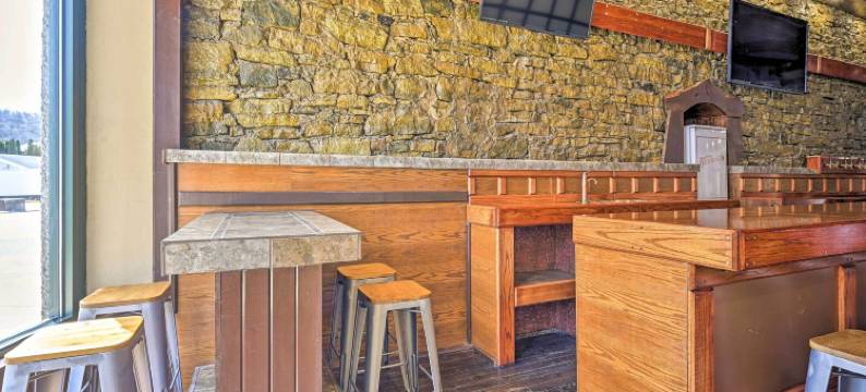 翻新酒吧 <离密西西比河两个街区(Walk to River: Unique Studio in Renovated Bar!)图片