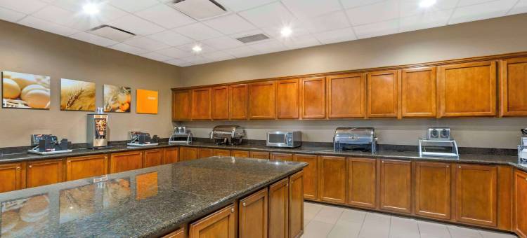 格兰岱尔州立农场体育场区舒适套房酒店(Comfort Suites Glendale - State Farm Stadium Area)图片