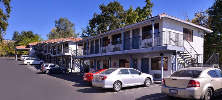 克利尔莱克酒乡美洲最佳价值套房酒店(Americas Best Value Inn & Suites Clearlake Wine Country)图片