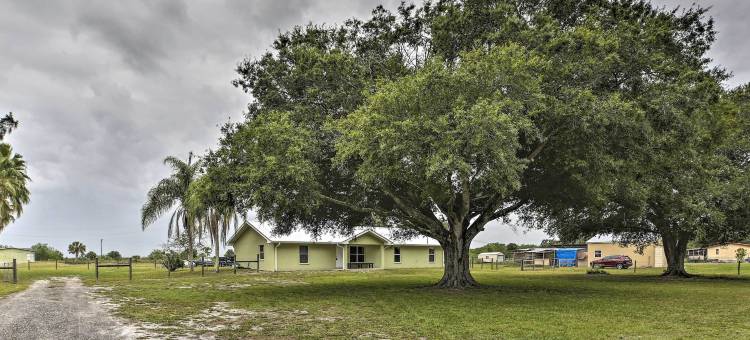 湖泊Okeechobee钓鱼退房，配备火坑!(Lake Okeechobee Fishing Retreat w/ Fire Pit!)图片