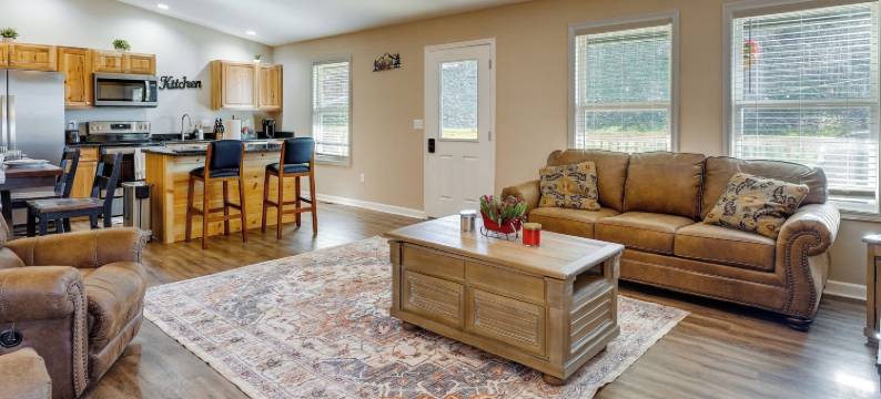 宁静的洛根度假屋，带热水浴缸和观星穹顶(Serene Logan Retreat w/ Hot Tub & Stargazing Dome)图片