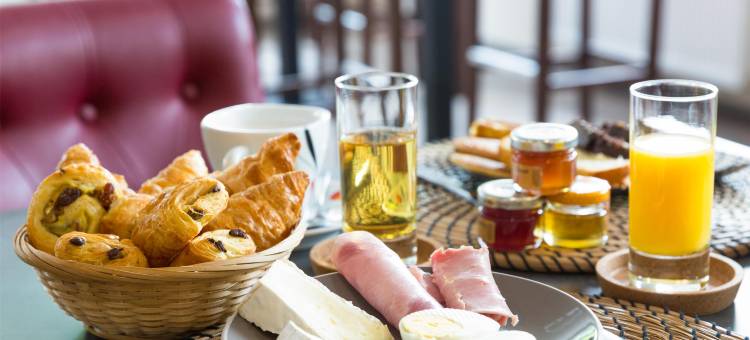 阿夫尔河畔韦尔讷伊卡尔努特斯布雷佐莱驿站原生酒店(The Originals City, le Relais des Carnutes Brezolles Verneuil Sur Avre)图片