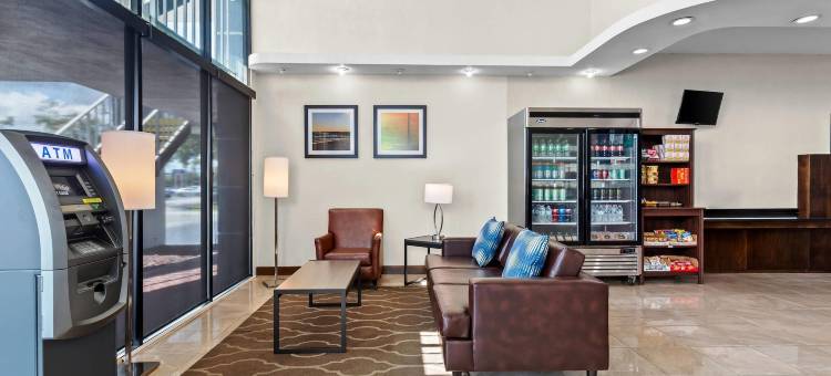 品质酒店及套房-热带风情球场(Quality Inn & Suites at Tropicana Field)图片