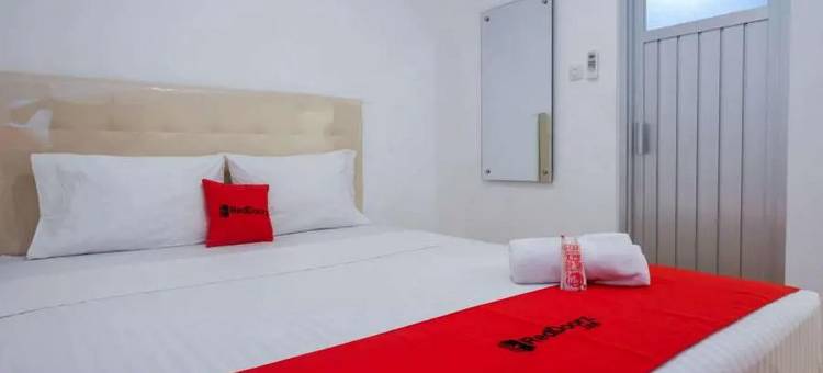 红多兹酒店-近拉图英达3号购物中心(RedDoorz Near Mall Ratu Indah 3)图片