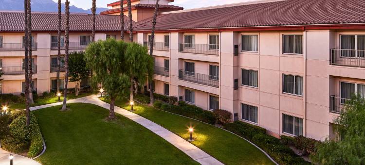 安大略机场逸林酒店(DoubleTree by Hilton Ontario Airport)图片