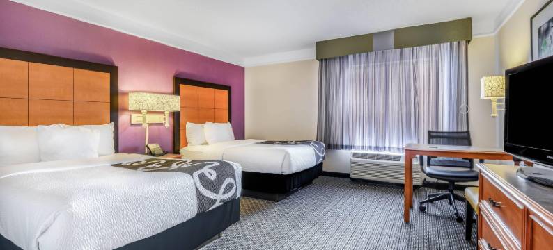 默特尔比奇百老汇区拉昆塔温德姆套房酒店(La Quinta Inn & Suites by Wyndham Myrtle Beach Broadway Area)图片