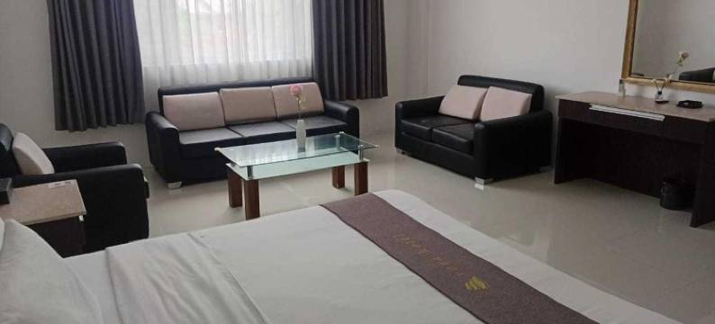 克拉克国际机场附近的 Townhouse Oak Vera Hotel(Townhouse Oak Vera Hotel Near Clark International Airport)图片