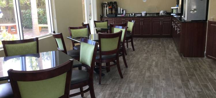 萨拉索塔速8酒店-近西耶斯特基(Super 8 by Wyndham Sarasota Near Siesta Key)图片