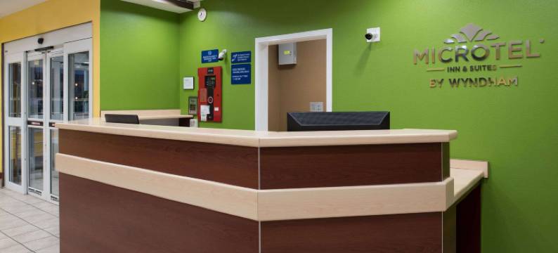 罗吉斯温德姆麦客达套房酒店(Microtel Inn & Suites by Wyndham Rogers)图片