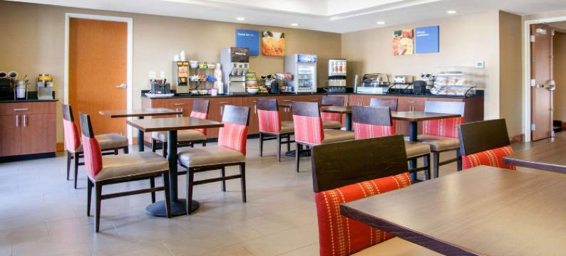 诺曼大学附近舒适套房酒店(Comfort Inn & Suites Norman Near University)图片