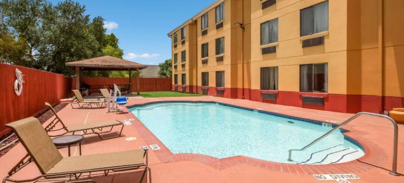 休斯顿东贝敦凯艺酒店(Quality Inn Baytown - Houston East)图片