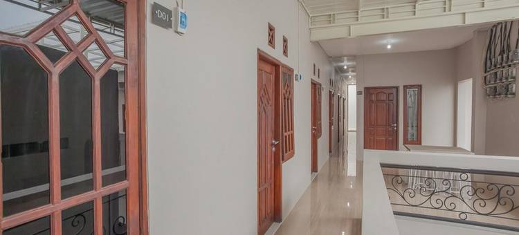 红多兹酒店-近泗水西普拉高尔夫球场(RedDoorz Near Ciputra Golf Surabaya)图片