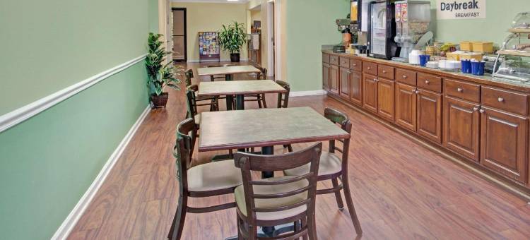 玛丽埃塔怀特沃特戴斯酒店(Days Inn by Wyndham Marietta White Water)图片