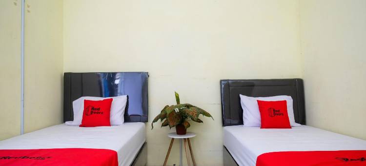 红门酒店-近三宝垄恩加利安佩尔马塔美迪卡医院(RedDoorz Near RS Permata Medika Ngaliyan Semarang)图片