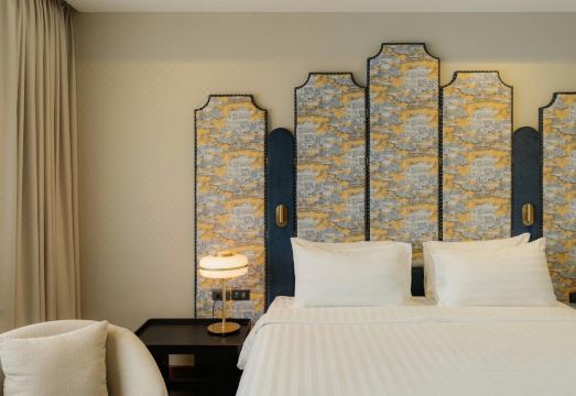 The 3Sis HotelHotel Overview