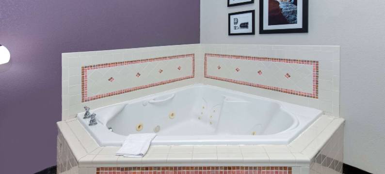 博林格林拉昆塔温德姆套房酒店(La Quinta Inn & Suites by Wyndham Bowling Green)图片