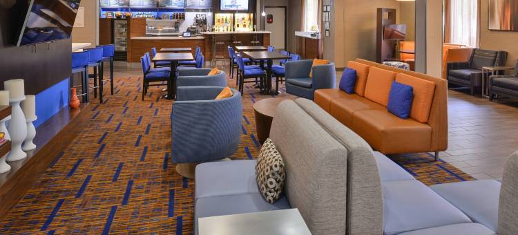 亚特兰大萨沃尼万怡酒店(Courtyard Atlanta Suwanee)图片