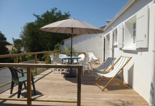 Villa PimpinoHotel Overview