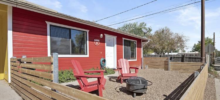 Blushing Bungalow w/AC, Fenced Yard, W/D, Garage, Fast WiFi, 3 Samsung Smart TVs图片