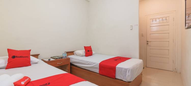 红多兹伊斯兰酒店-邦里玛尼亚卡马卡姆亚奇(RedDoorz Syariah @ Panglima Nyak Makam Aceh)图片