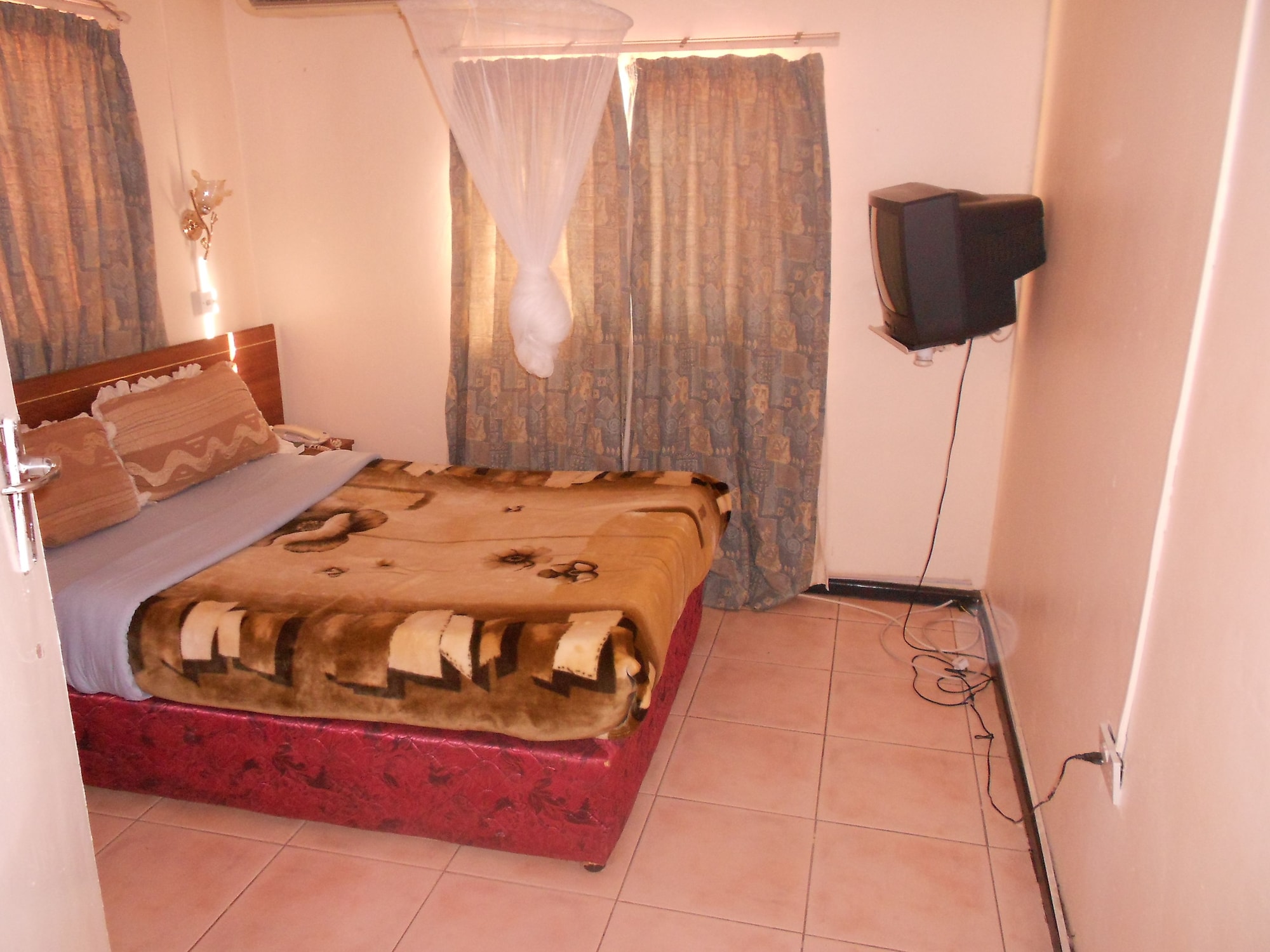 Wane Guest LodgeOver view