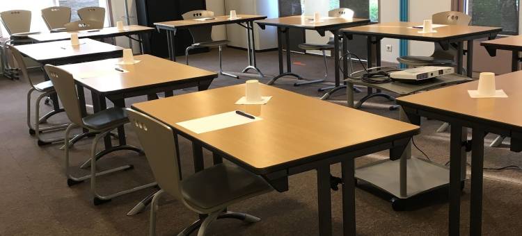 马赛东部基里亚德直达酒店-拉瓦伦丁(Kyriad Direct Marseille Est - la Penne)图片