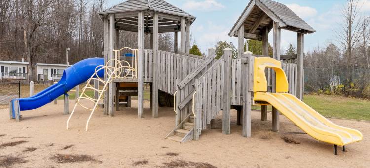 哈利伯顿高地度假公寓(GetAways at Haliburton Heights)图片