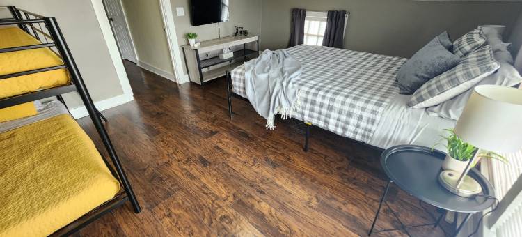 Fire Pit, Office, and Fully Stocked Kitchen - Spacious Family Haven图片