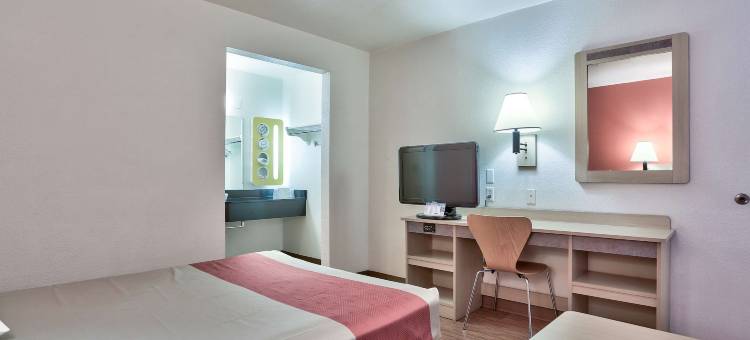 费拉格尔斯塔夫西6号汽车旅馆- 林场村店(Motel 6 Flagstaff, AZ - West - Woodland Village)图片