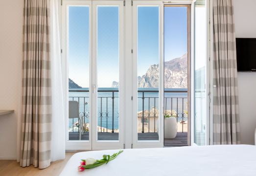 Hotel Lago di GardaHotel Overview