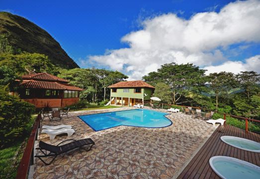Alta Colina Chalés Hotel Overview