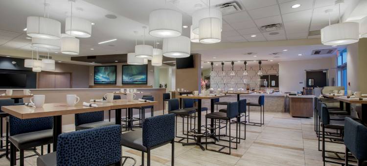 锯岭贝斯特韦斯特优质套房酒店(Best Western Plus Sawridge Suites)图片