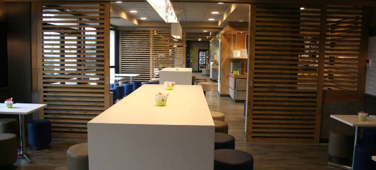 宜必思快捷马恩河谷蓬托孔博酒店(Ibis Budget Marne la Vallée Pontault Combault)图片