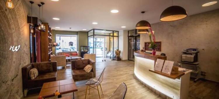 Logis hôtel-Restaurant Des Bourbons et Brasserie Pub 47图片